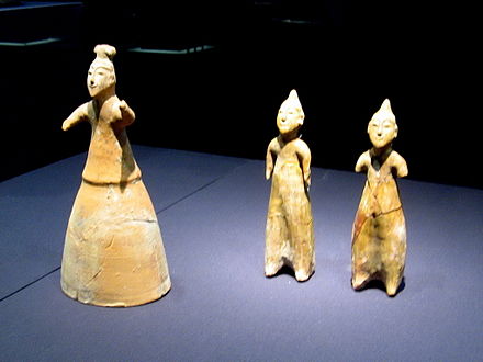 青釉陶男立俑，三国（魏），1987年出土于北京西八里庄